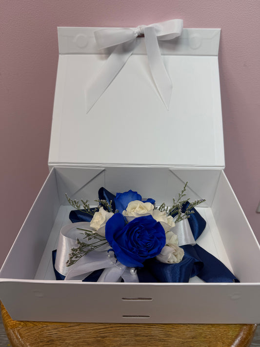 Corsage ( only pick up )