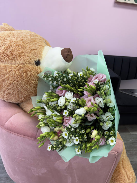 Lisianthum and monte casino bouquet