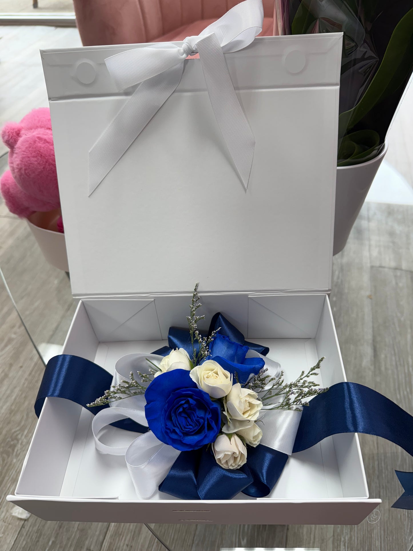 Corsage ( only pick up )