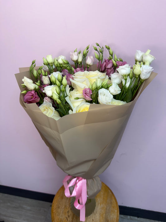 Lisianthum in garden bouquet